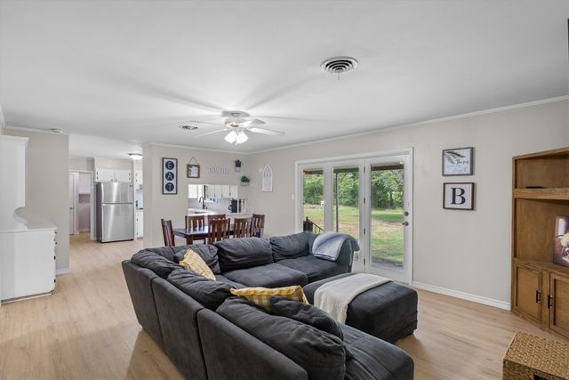 200 W Kansas Street, Van, TX 75790