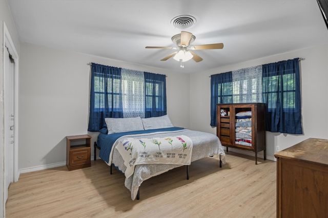 200 W Kansas Street, Van, TX 75790