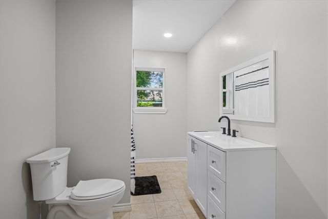 200 W Kansas Street, Van, TX 75790