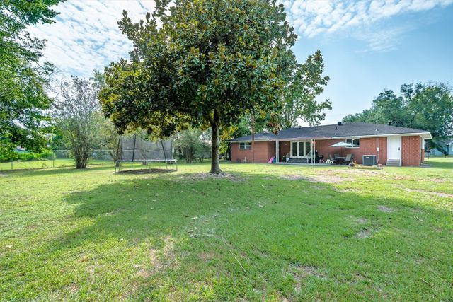 200 W Kansas Street, Van, TX 75790