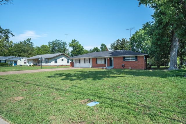 200 W Kansas Street, Van, TX 75790
