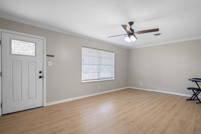 200 W Kansas Street, Van, TX 75790