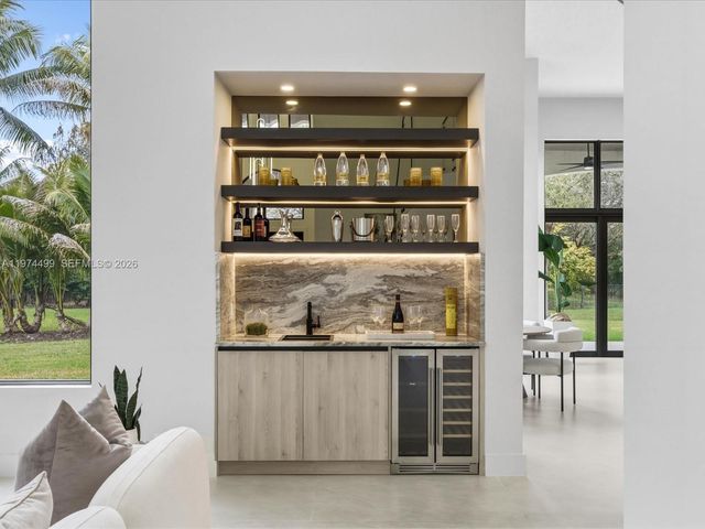 3303 W Stonebrook Cir, Davie, FL 33330