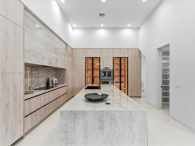 3303 W Stonebrook Cir, Davie, FL 33330