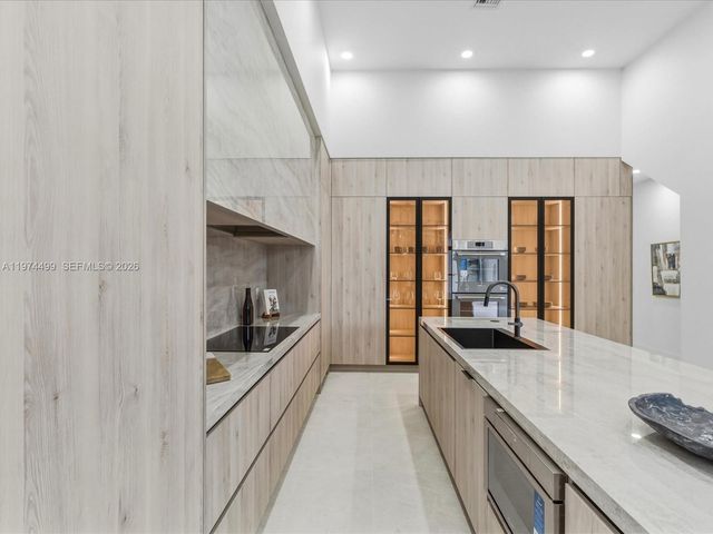 3303 W Stonebrook Cir, Davie, FL 33330