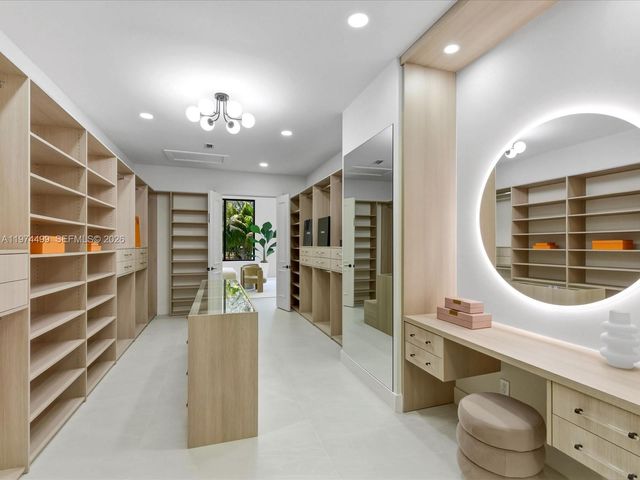 3303 W Stonebrook Cir, Davie, FL 33330