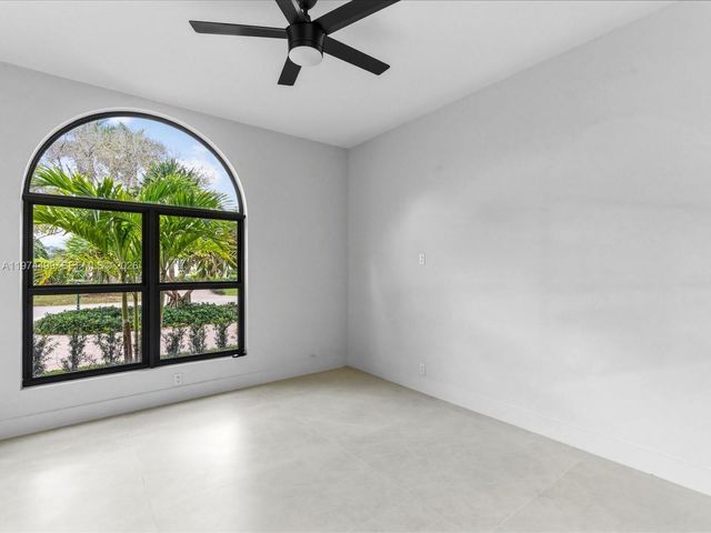 3303 W Stonebrook Cir, Davie, FL 33330