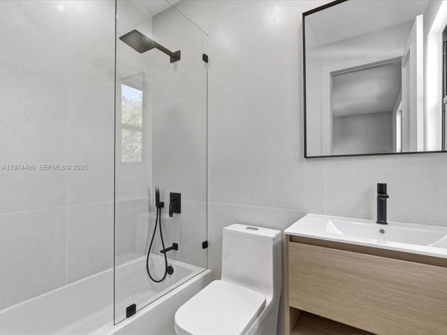 3303 W Stonebrook Cir, Davie, FL 33330