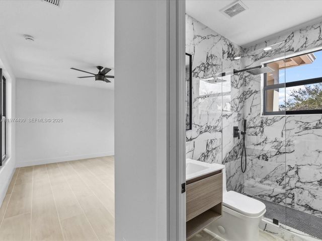 3303 W Stonebrook Cir, Davie, FL 33330