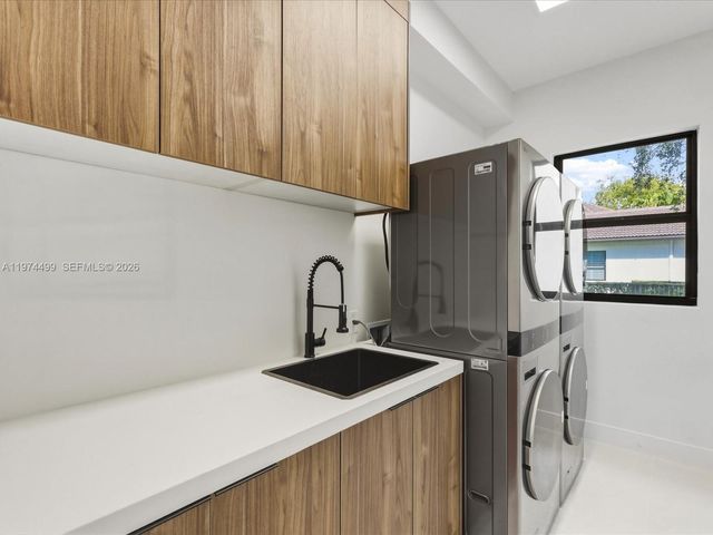 3303 W Stonebrook Cir, Davie, FL 33330