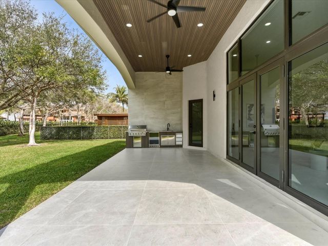 3303 W Stonebrook Cir, Davie, FL 33330