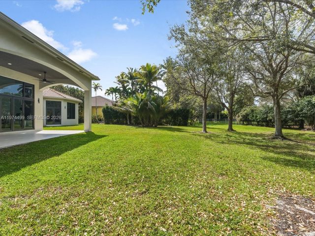 3303 W Stonebrook Cir, Davie, FL 33330