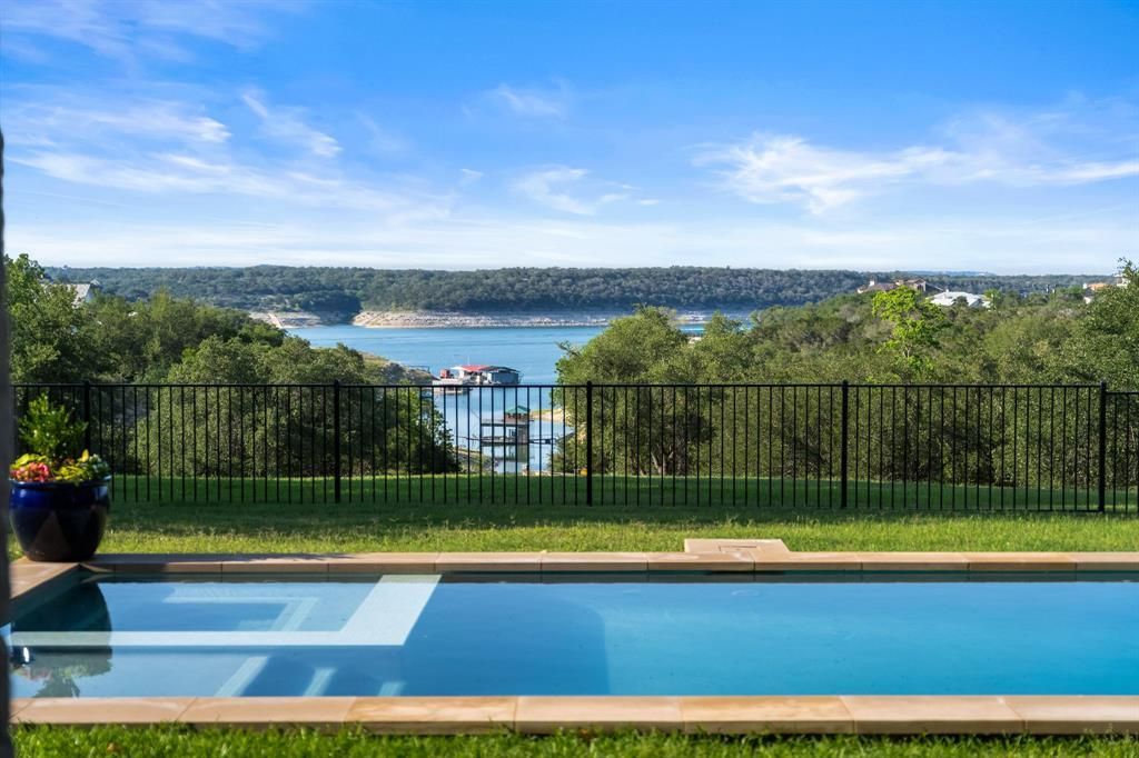 401 Brooks Hollow RD, Lakeway, TX 78734