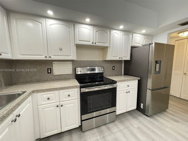 3800 N Hills Dr 308, Hollywood, FL 33021