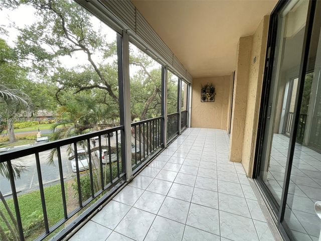 3800 N Hills Dr 308, Hollywood, FL 33021