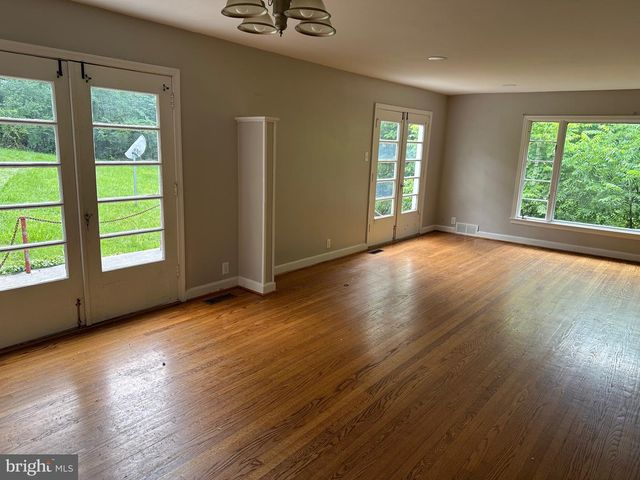 769 S WATER ST, Woodstock, VA 22664