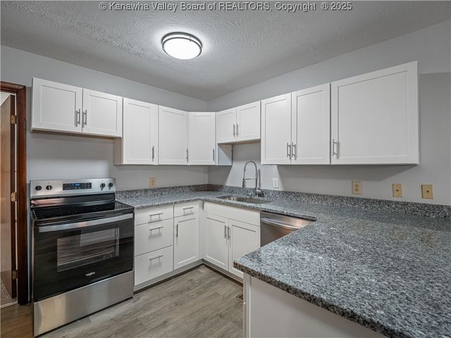 842 Greendale Drive, Charleston, WV 25302