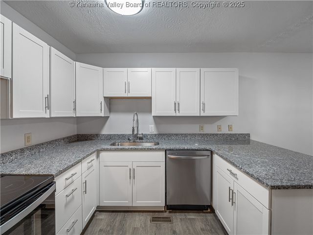 842 Greendale Drive, Charleston, WV 25302