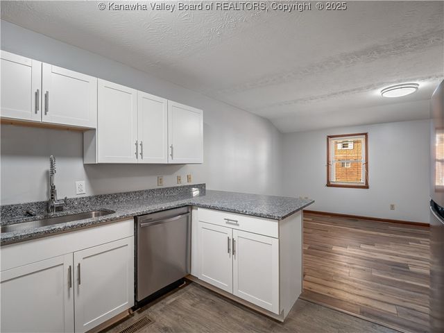 842 Greendale Drive, Charleston, WV 25302