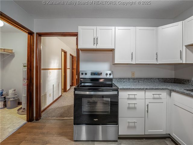 842 Greendale Drive, Charleston, WV 25302