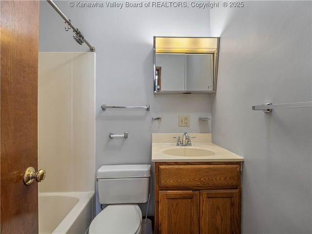 842 Greendale Drive, Charleston, WV 25302