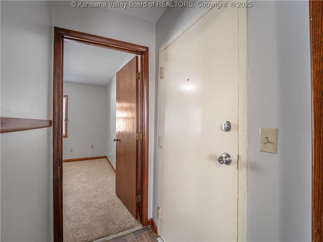 842 Greendale Drive, Charleston, WV 25302