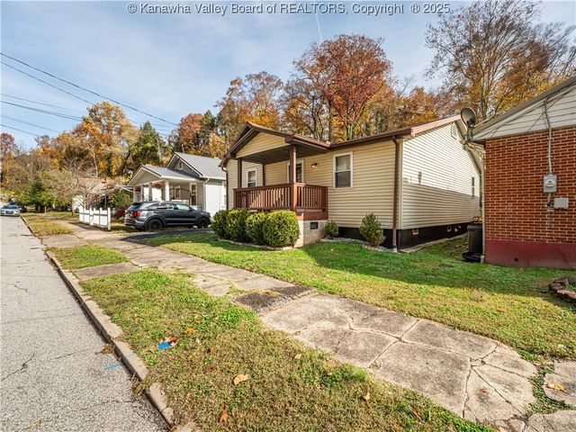842 Greendale Drive, Charleston, WV 25302