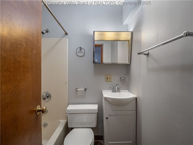 842 Greendale Drive, Charleston, WV 25302