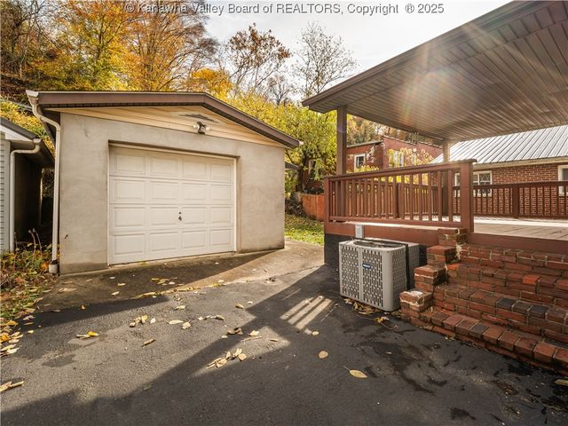 842 Greendale Drive, Charleston, WV 25302