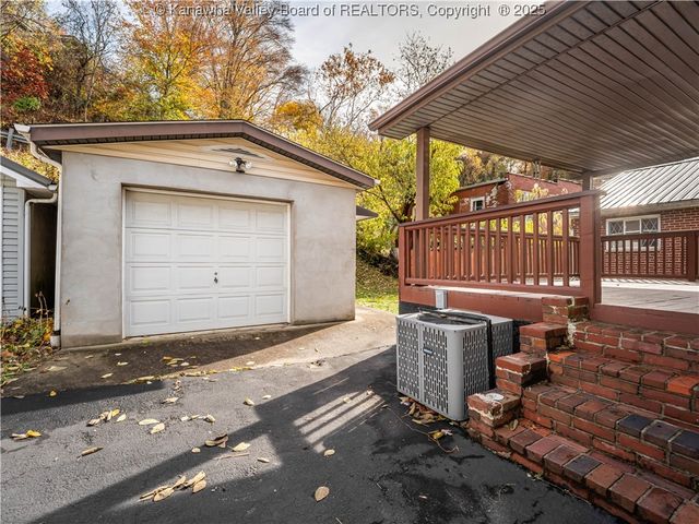 842 Greendale Drive, Charleston, WV 25302