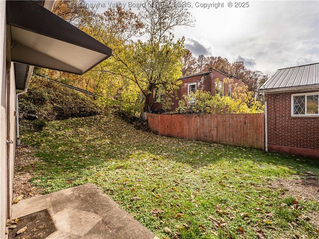 842 Greendale Drive, Charleston, WV 25302