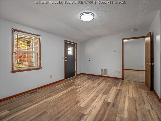 842 Greendale Drive, Charleston, WV 25302