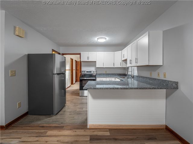 842 Greendale Drive, Charleston, WV 25302