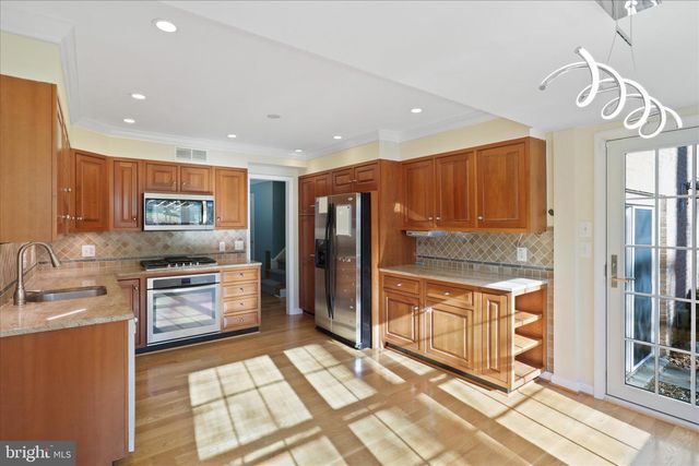 6543 CEDARWOOD CT, Falls Church, VA 22041