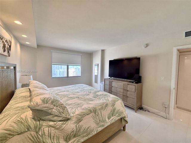 1985 S Ocean Dr 22P, Hallandale Beach, FL 33009