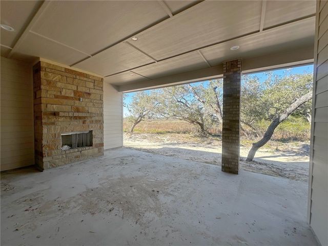 334 Villages Dr, Rockport, TX 78382