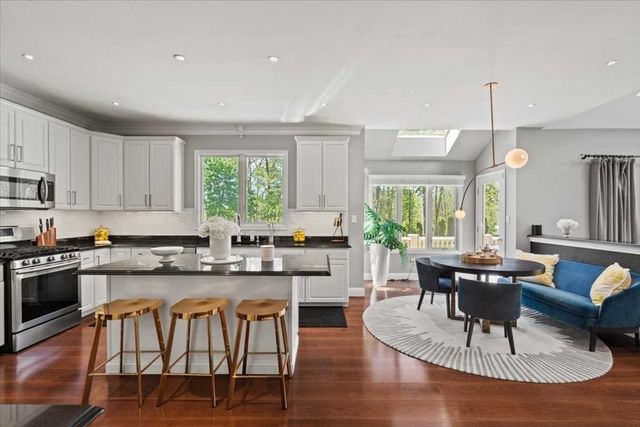 7 Dickinson Circle, Shrewsbury, MA 01545