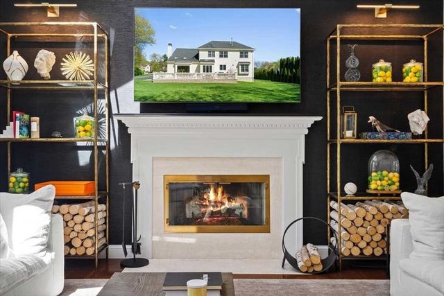7 Dickinson Circle, Shrewsbury, MA 01545