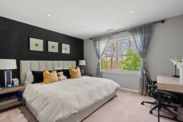 7 Dickinson Circle, Shrewsbury, MA 01545