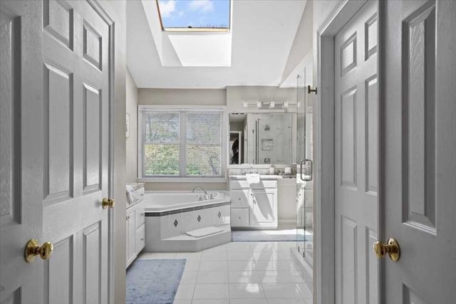 7 Dickinson Circle, Shrewsbury, MA 01545