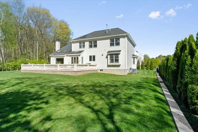 7 Dickinson Circle, Shrewsbury, MA 01545