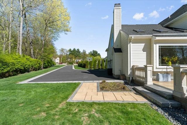 7 Dickinson Circle, Shrewsbury, MA 01545