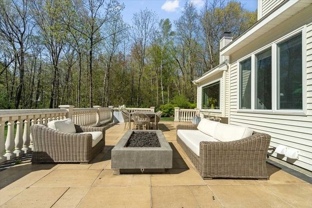 7 Dickinson Circle, Shrewsbury, MA 01545
