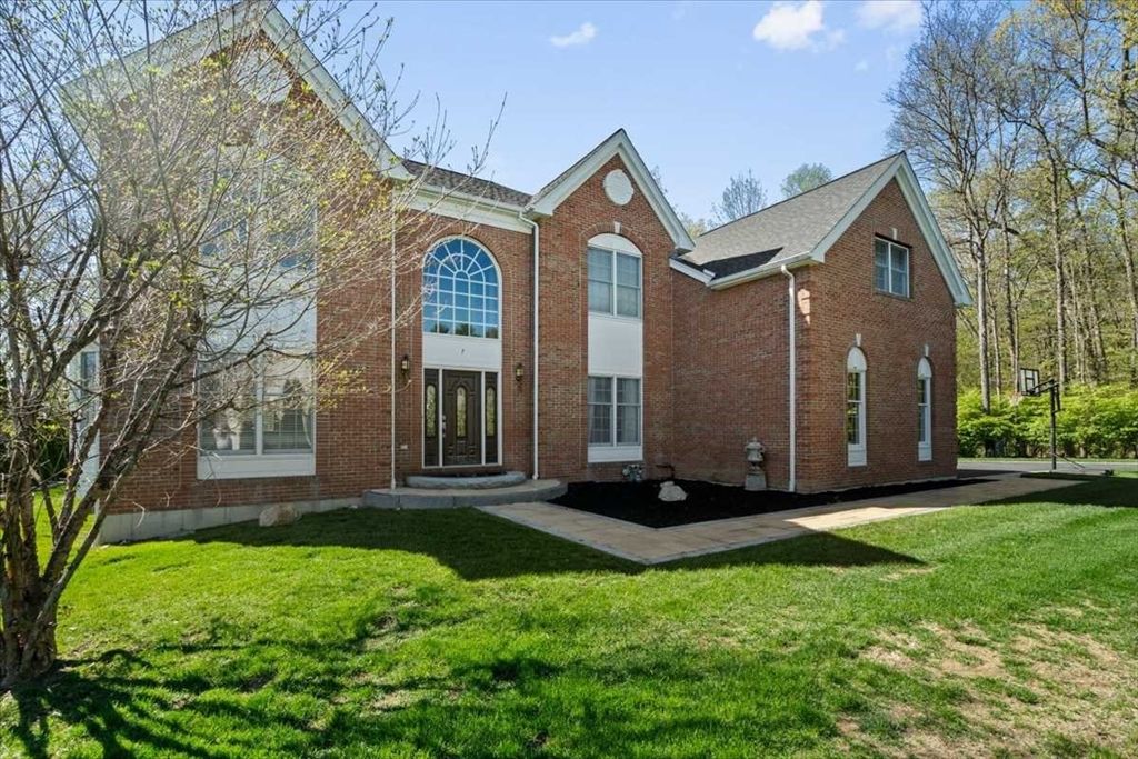7 Dickinson Circle, Shrewsbury, MA 01545