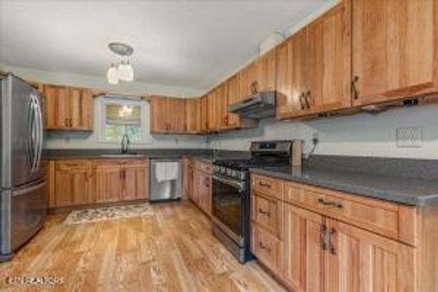 2522 Cindy St, Athens, TN 37303