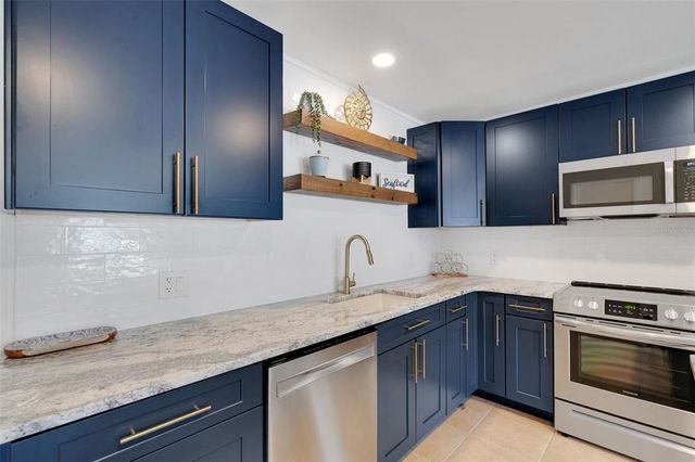 423 62ND STREET, Holmes Beach, FL 34217