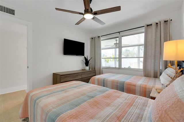 423 62ND STREET, Holmes Beach, FL 34217