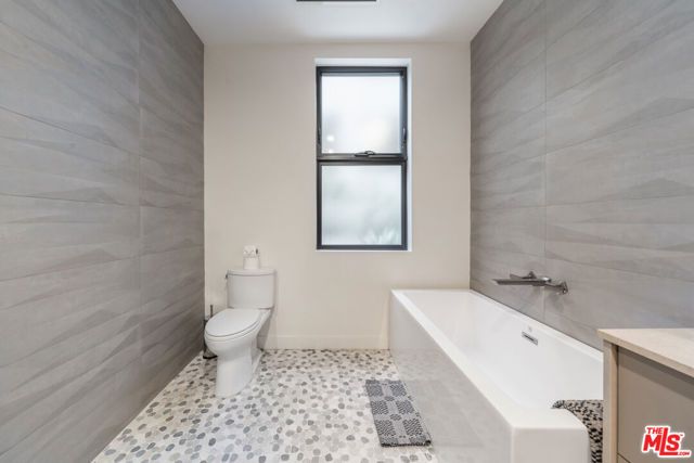 10563 Ashton Avenue 1, Los Angeles, CA 90024