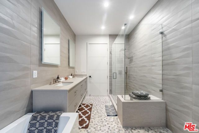 10563 Ashton Avenue 1, Los Angeles, CA 90024