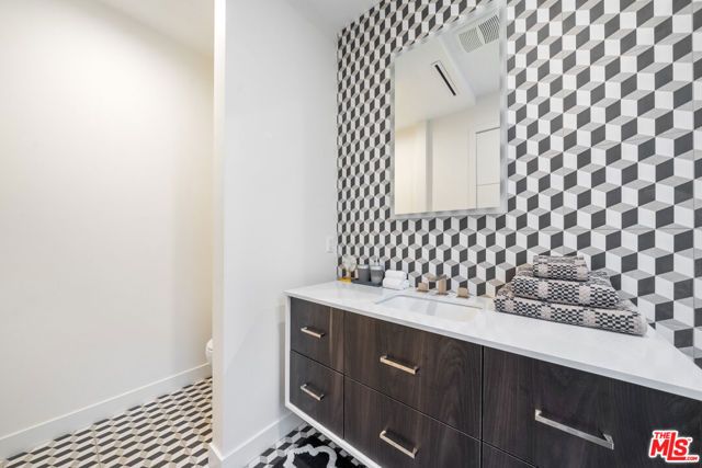 10563 Ashton Avenue 1, Los Angeles, CA 90024